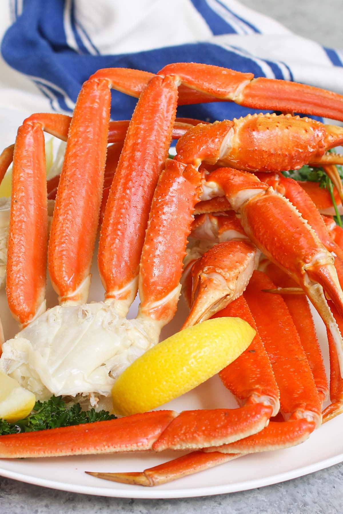 Learn how to cook crab legs for a delicious meal bursting with seafood flavors! Whether you’re using frozen king crab or snow crab legs,  follow this essential step-by-step guide on how to easily cook them in just 15 minutes by steaming, boiling, baking or grilling.
