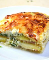Cheesy Ham and Potato Casserole – you can’t resist this simple, classic layered ham and cheese bake that’s easy to make for brunch, lunch or dinner! All you need is a few ingredients: potatoes, ham, swiss cheese, parsley, eggs and half and half milk. Quick and easy dinner idea. Video recipe. | tipbuzz.com