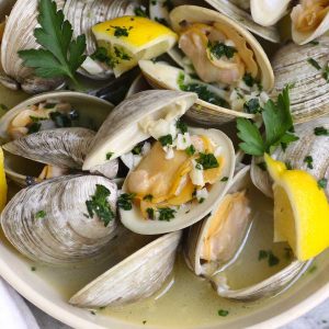 Steamed littleneck clams with lemon and garlic