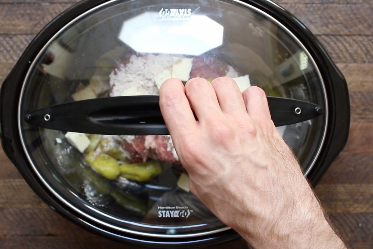Cover the lid and cook in a slow cooker.