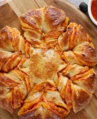 This Pull Apart Pizza Braid is a gorgeous party appetizer with nods to pizza bread, stromboli and the humble calzone