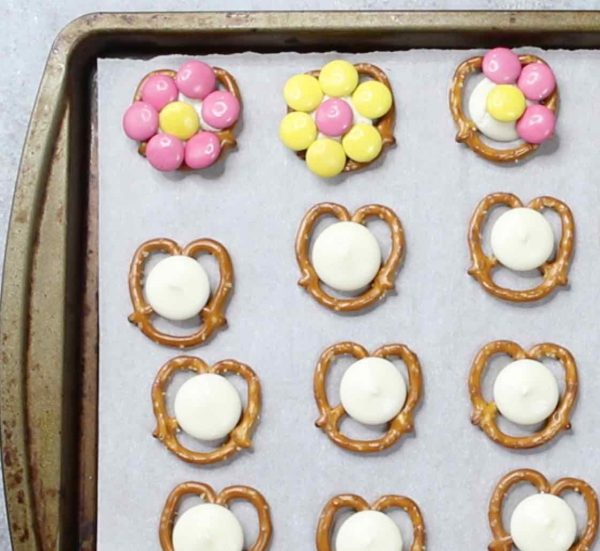 Here's how to assemble pretzel flowers on a baking sheet